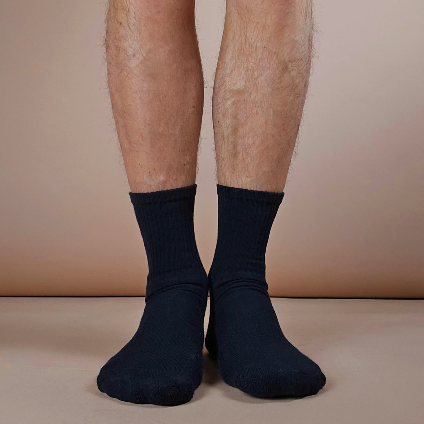 Chaussettes noires en coton biologique brodés trèfle rouge