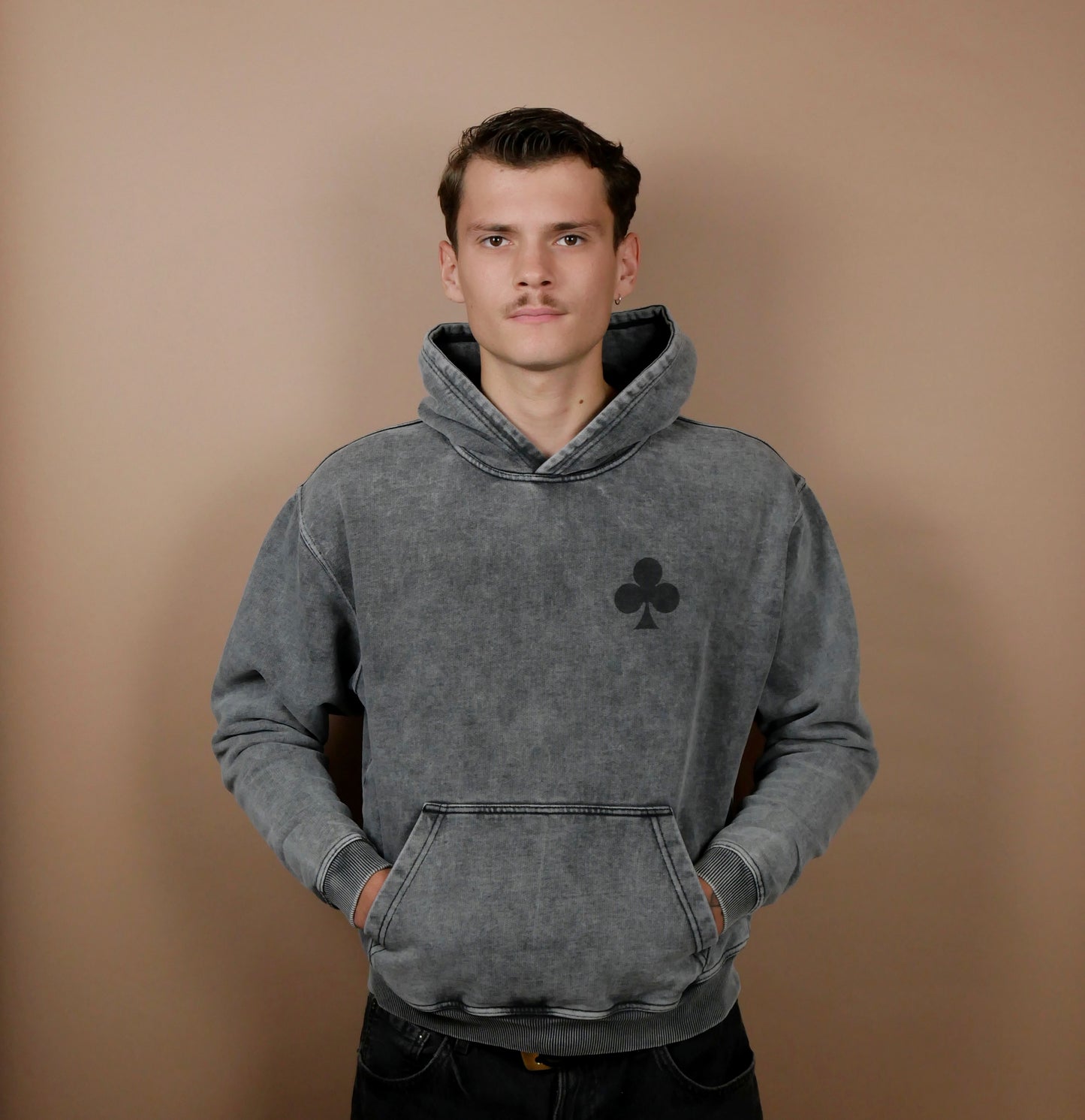 Hoodie marble monsieurbarr et son trèfle côté coeur