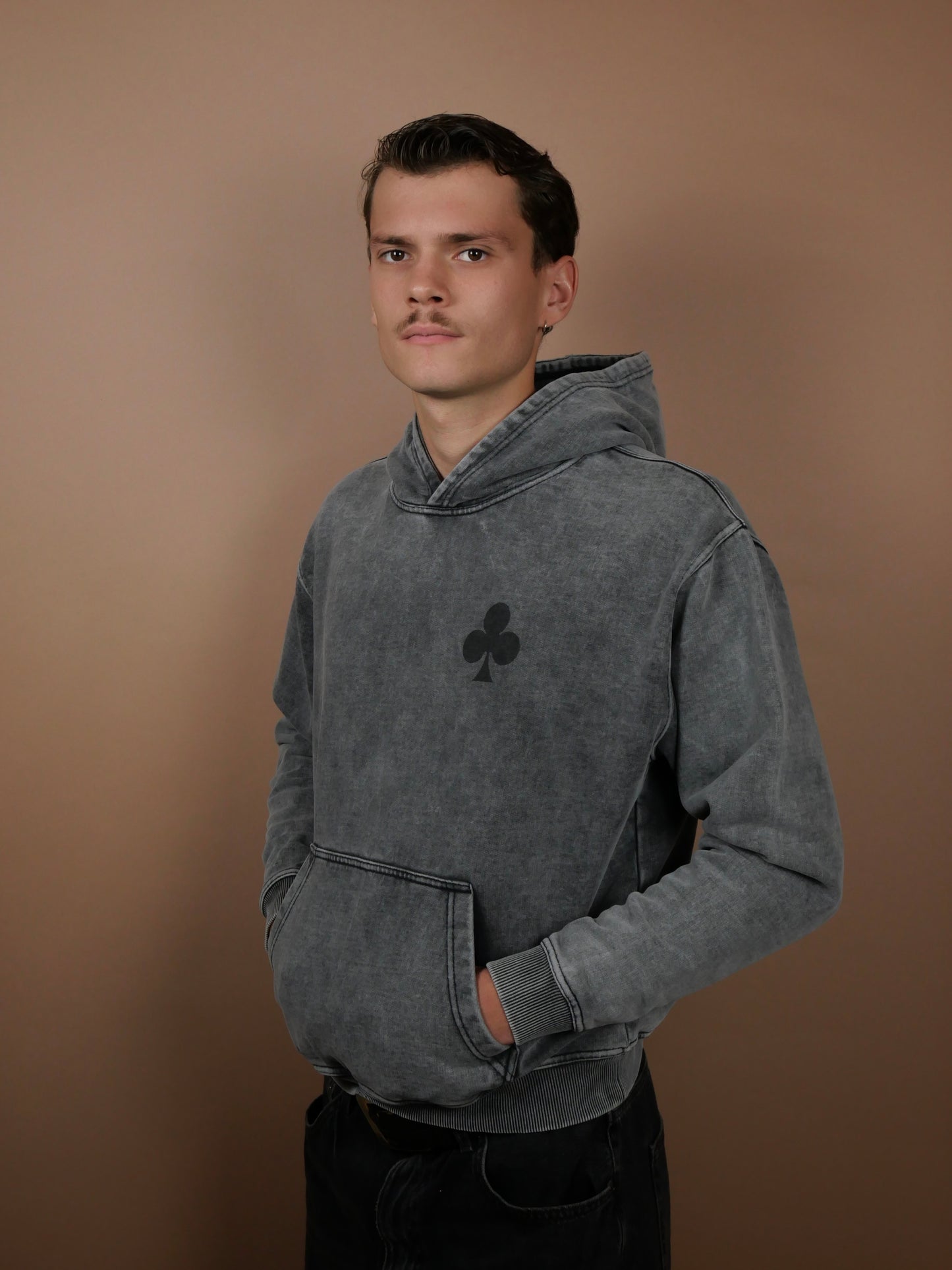 Hoodie marble monsieurbarr et son trèfle côté coeur