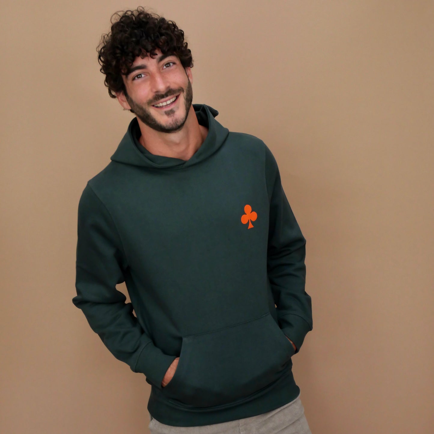 monsieurbarr sweat à capuche vert sapin trèfle brodé orange