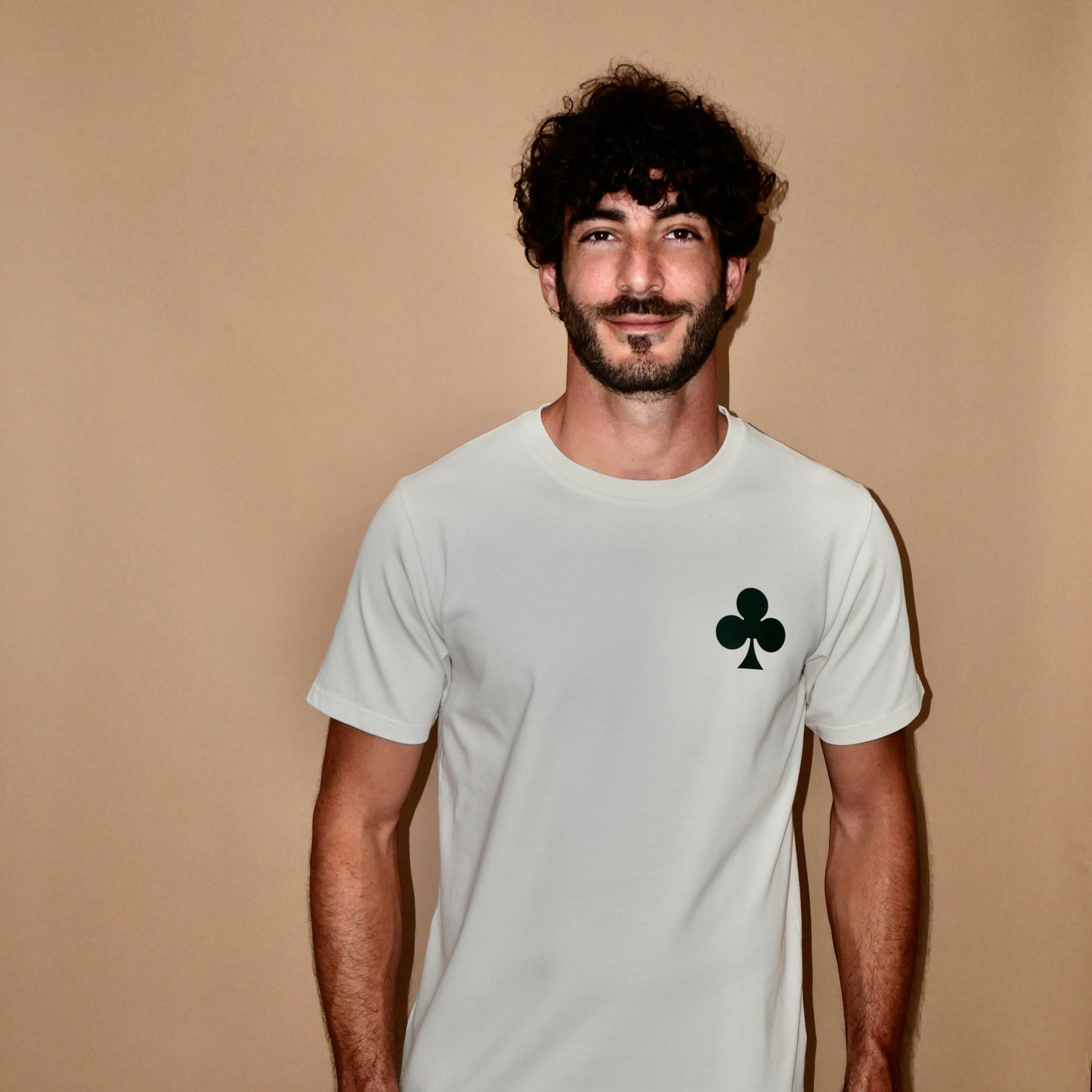 Monsieurbarr T-SHIRT ACE OF CLUBS blanc vintage logo trèfle vert sapin sur le devant et ace of clubs dans le dos