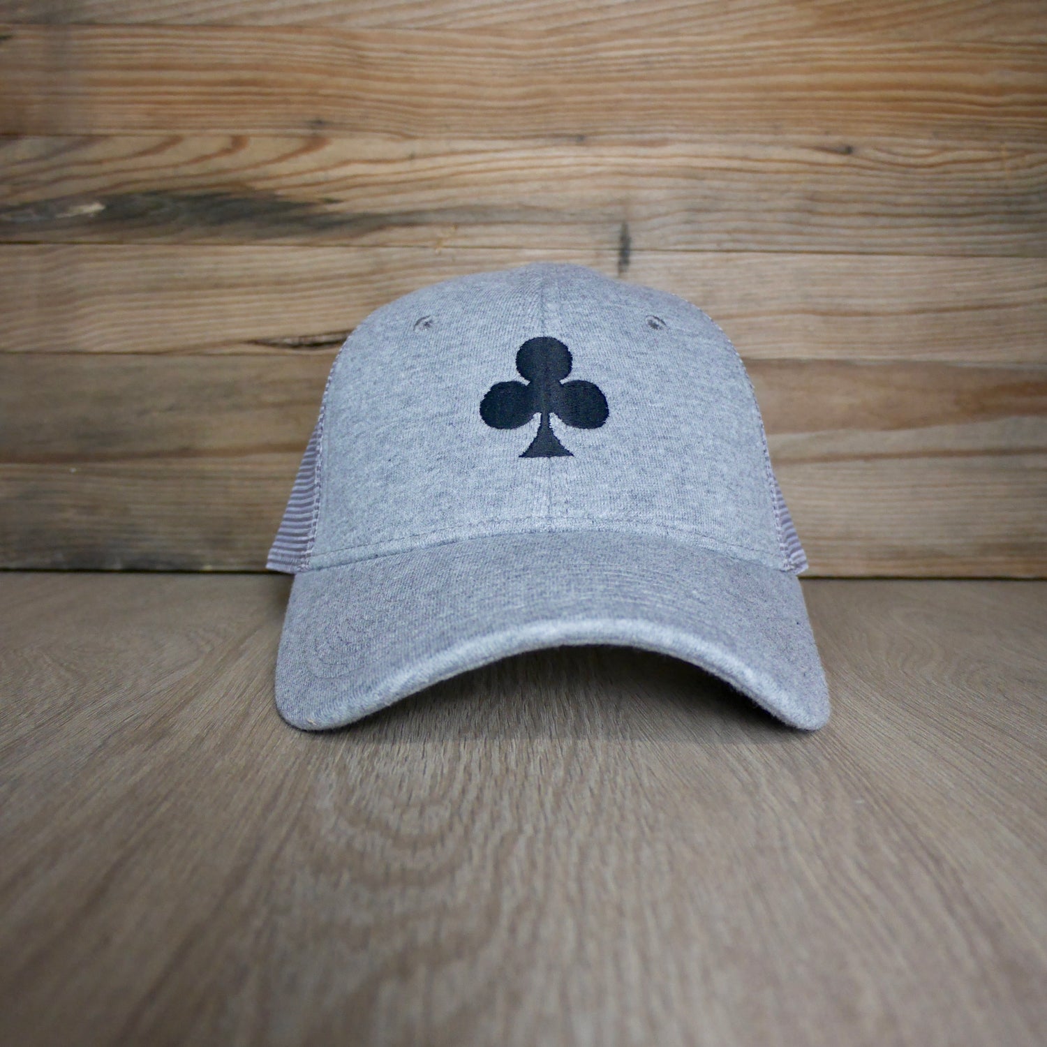 casquette monsieur en jersey coton broderie trèfle noir mat