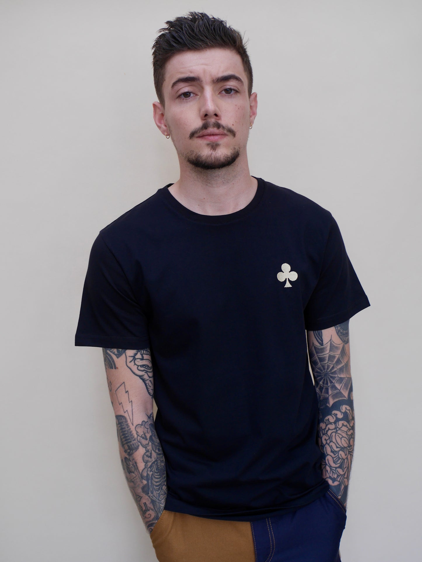 T-shirt noir bio broderie trèfle ocre doré monsieurbarr