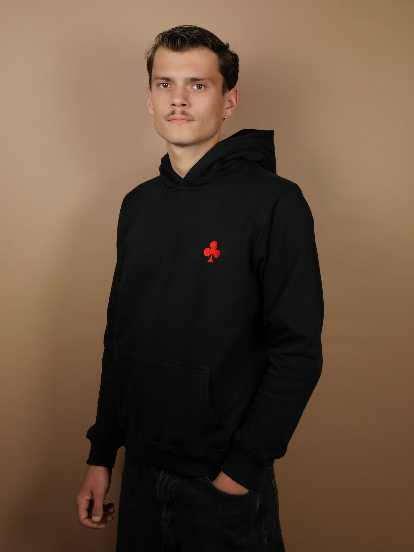Hoodie Noir Intérieur Polaire Trèfle Rouge