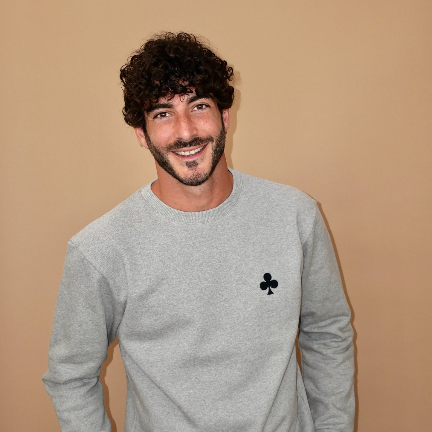 monsieurbarr sweatshirt col rond gris chiné trèfle brodé noir