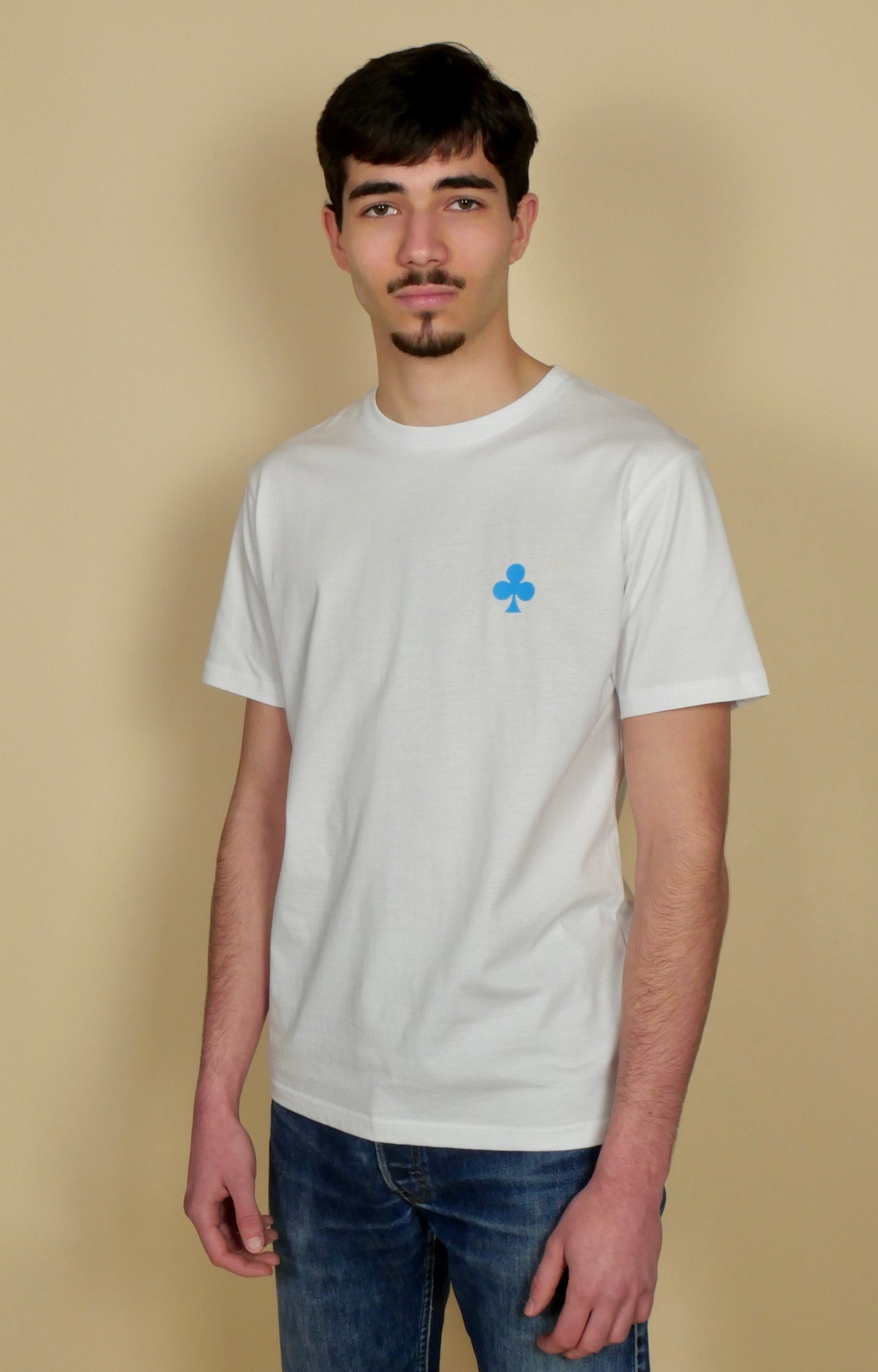 T-shirt blanc d'été trèfle brodé turquoise