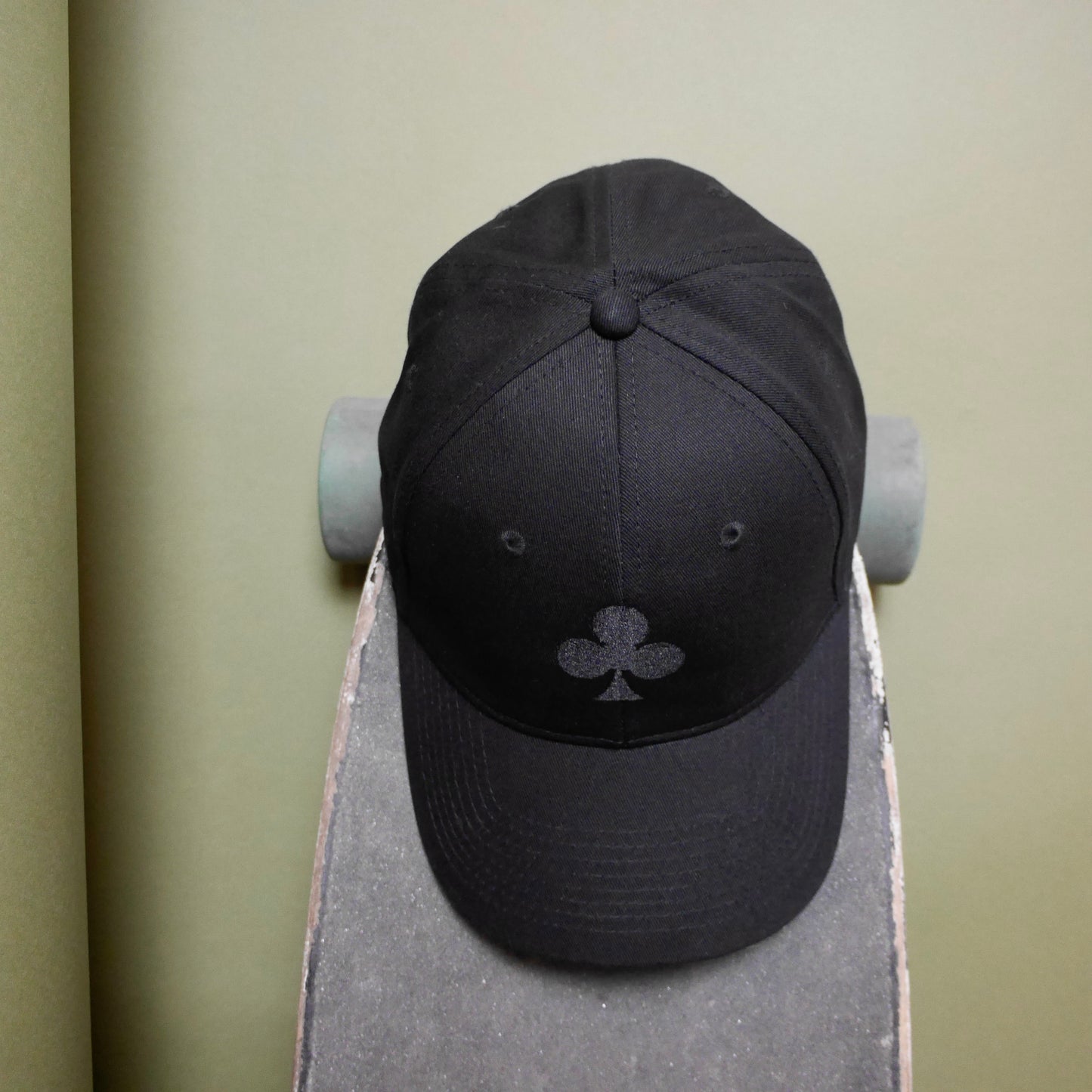 monsieurbarr casquette noir en coton broderie trèfle noir