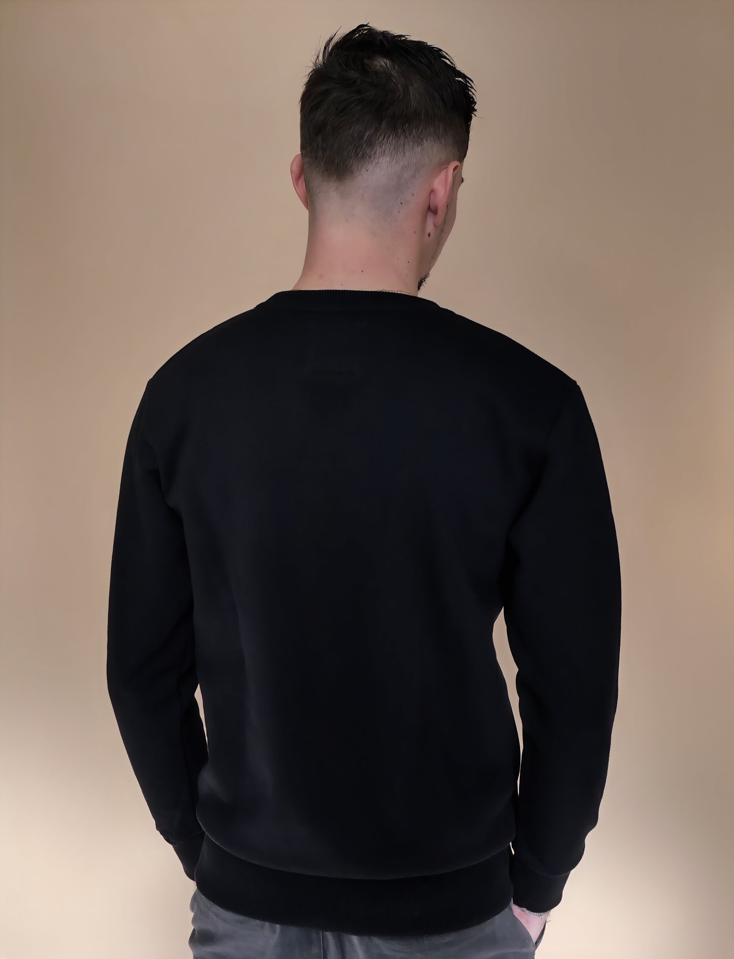 monsieurbarr sweat col rond noir trèfle brodé rouge mat