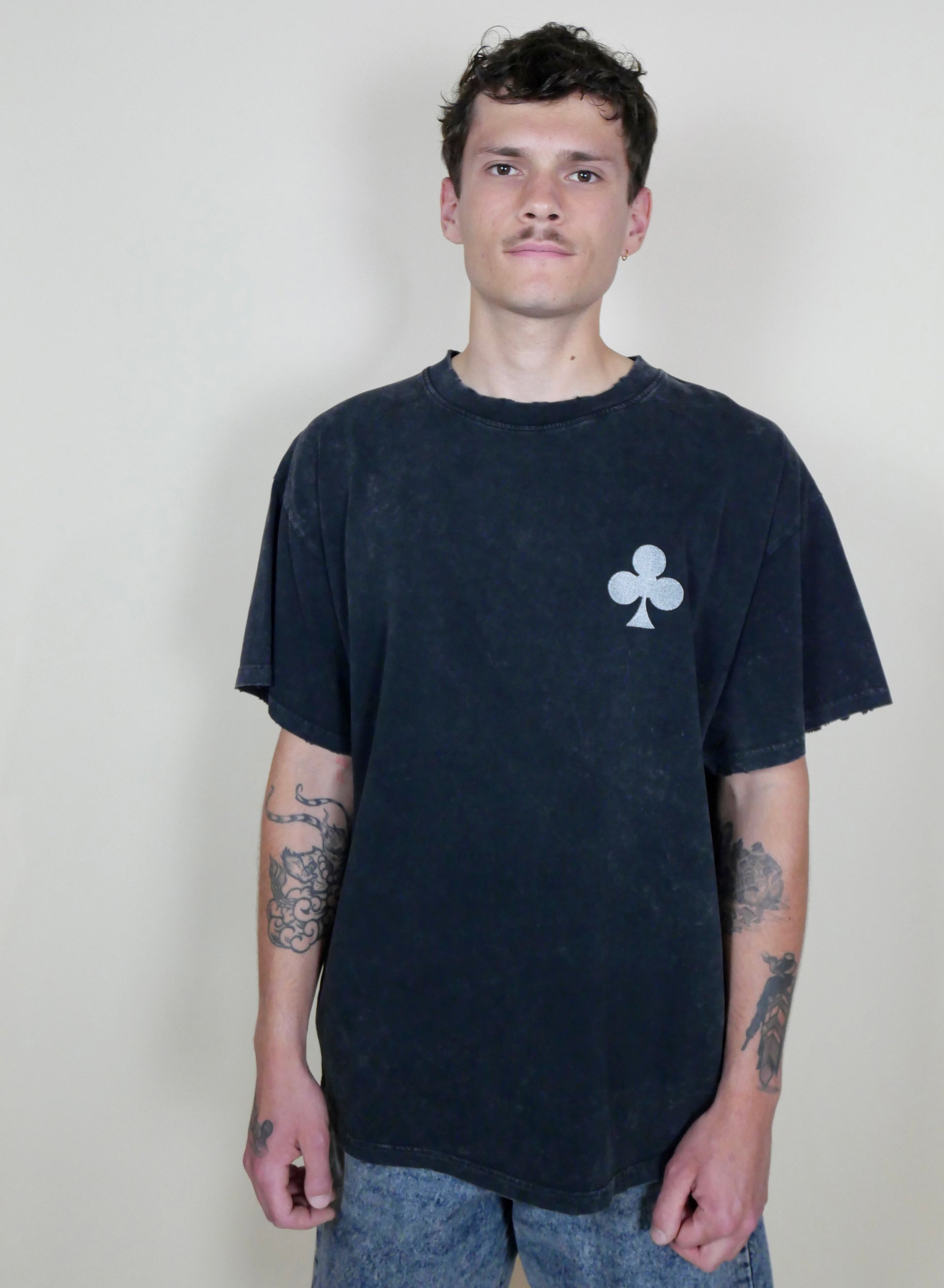 monsieur barr t-shirt oversize  effet destroy marble broderie trèfle argent 