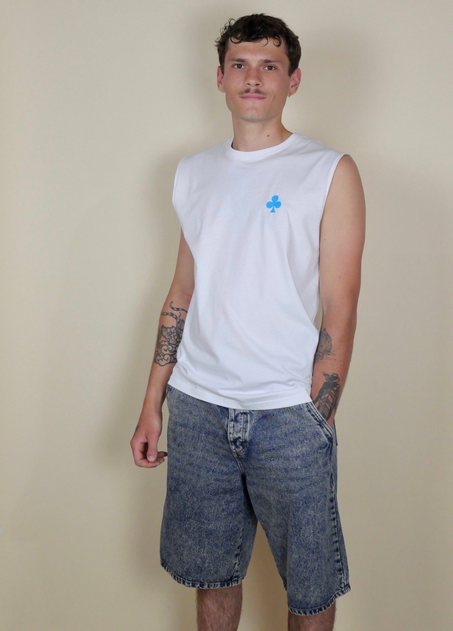 monsieur barr t-shirt sans manches blanc trèfle brodé turquoise