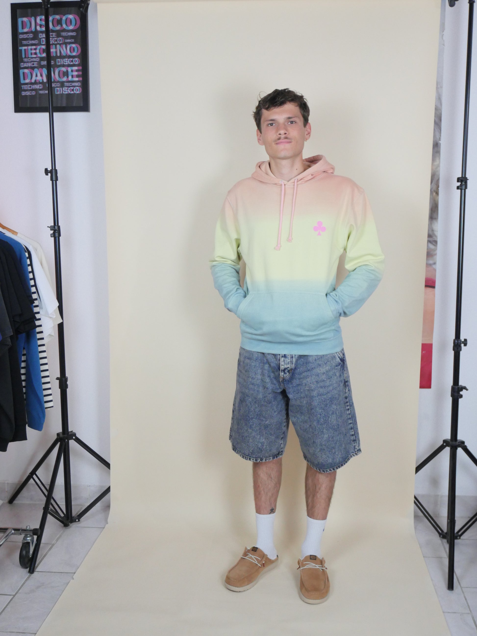 Hoodie tie & dye trifle rose brodé 
