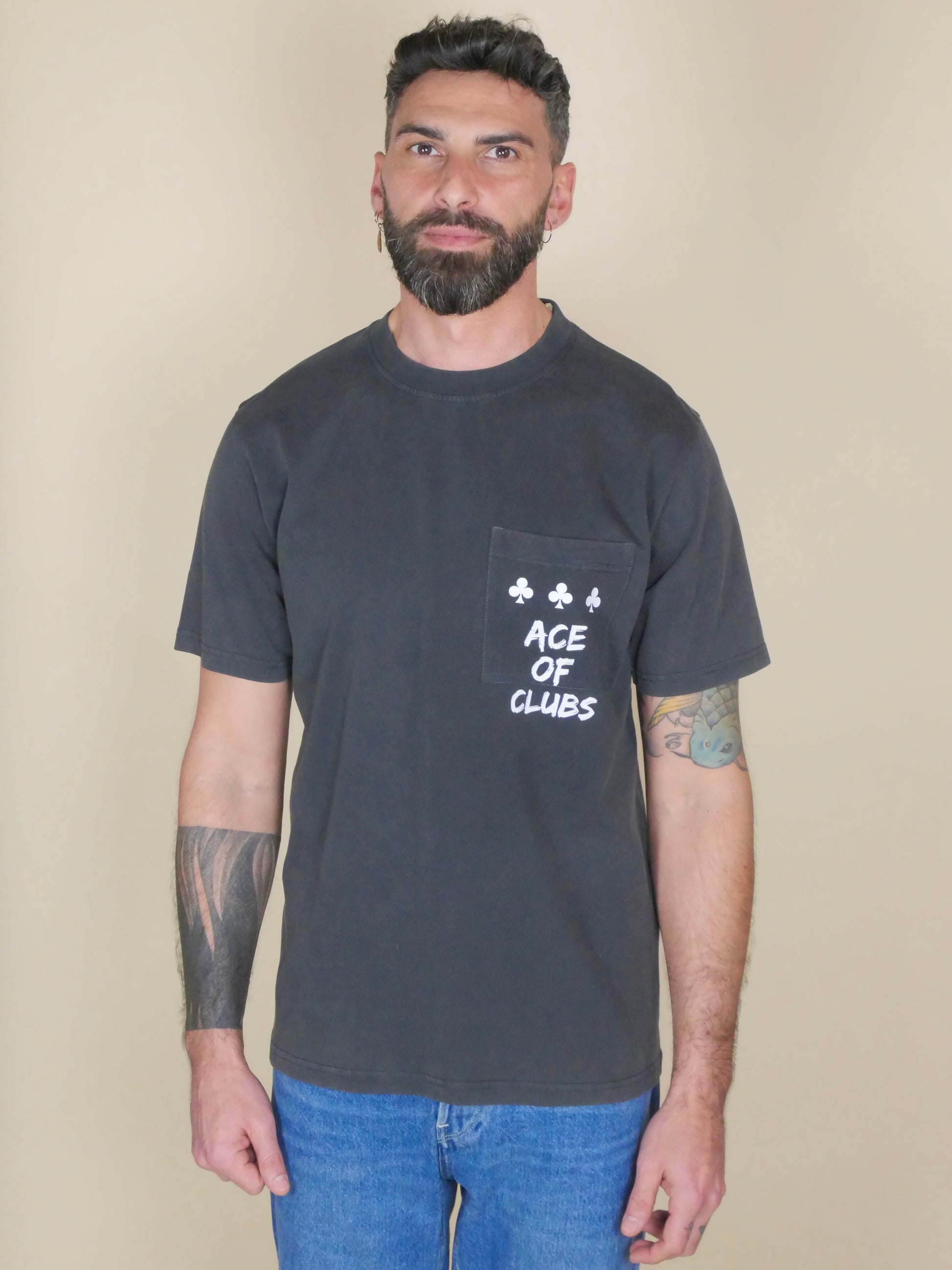 monsieurbarr T-shirt manches courtes noir vintage avec poche poitrine et motif Ace of Clubs discret