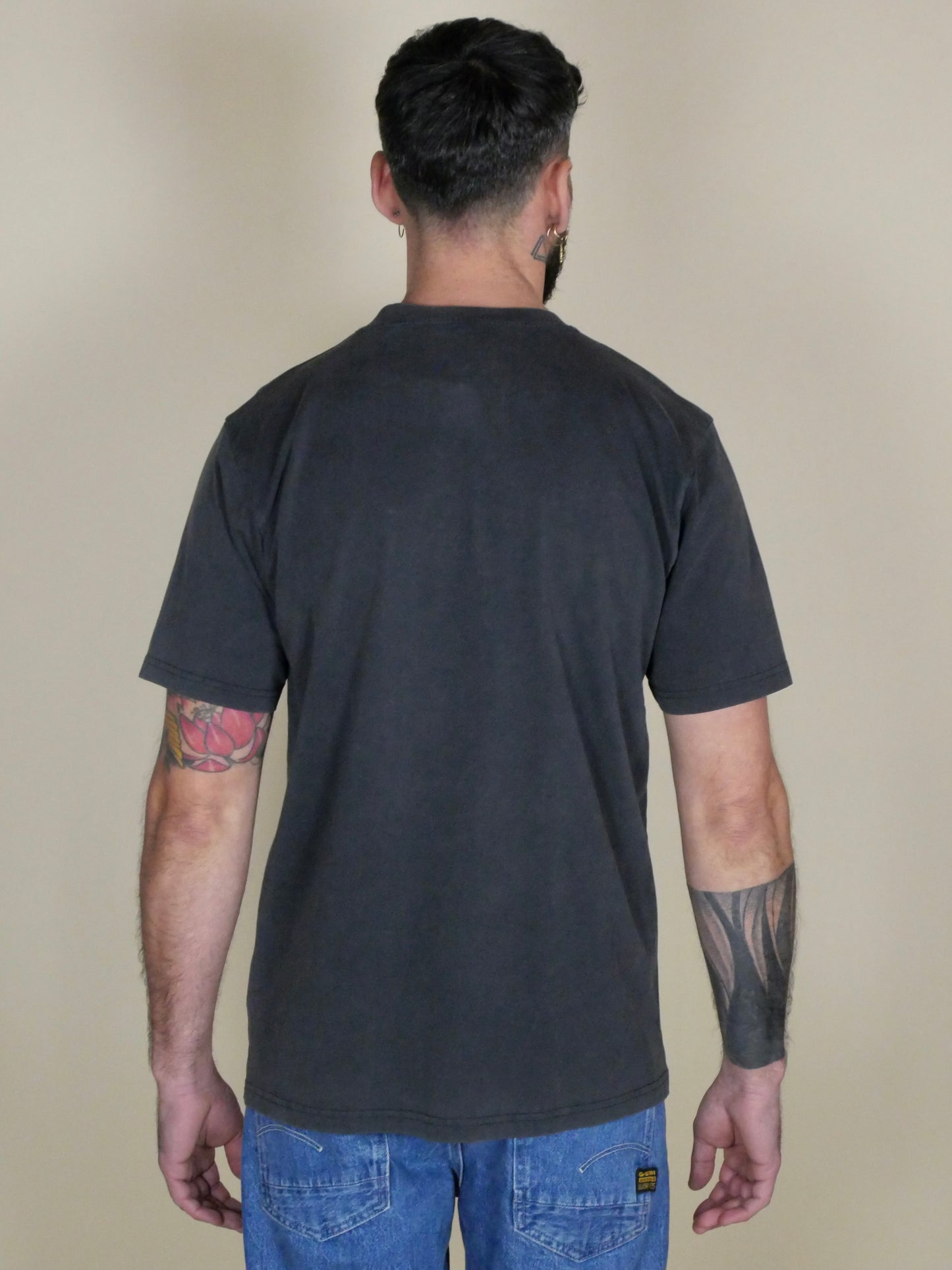 T-shirt noir vintage haut de gamme avec poche poitrine et signature Ace of Clubs