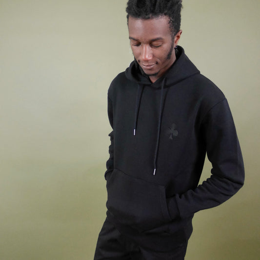 monsieurbarr hoodie noir broderie trèfle noir côté coeur 