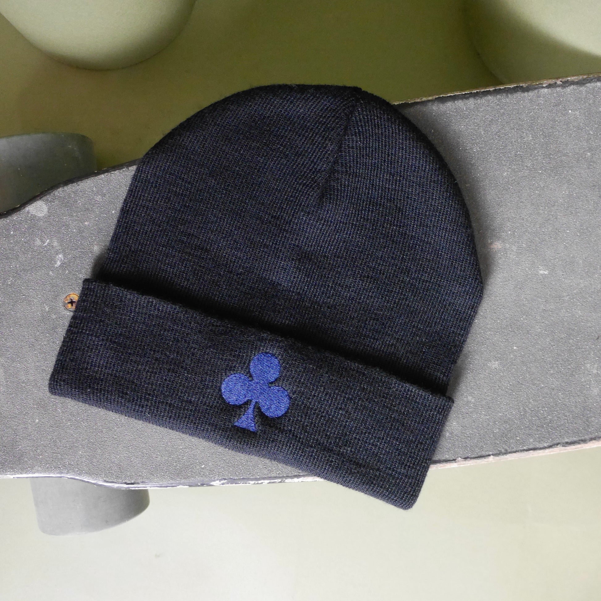 monsieurbarr bonnet bleu marine broderie trèfle fabriqué au Portugal