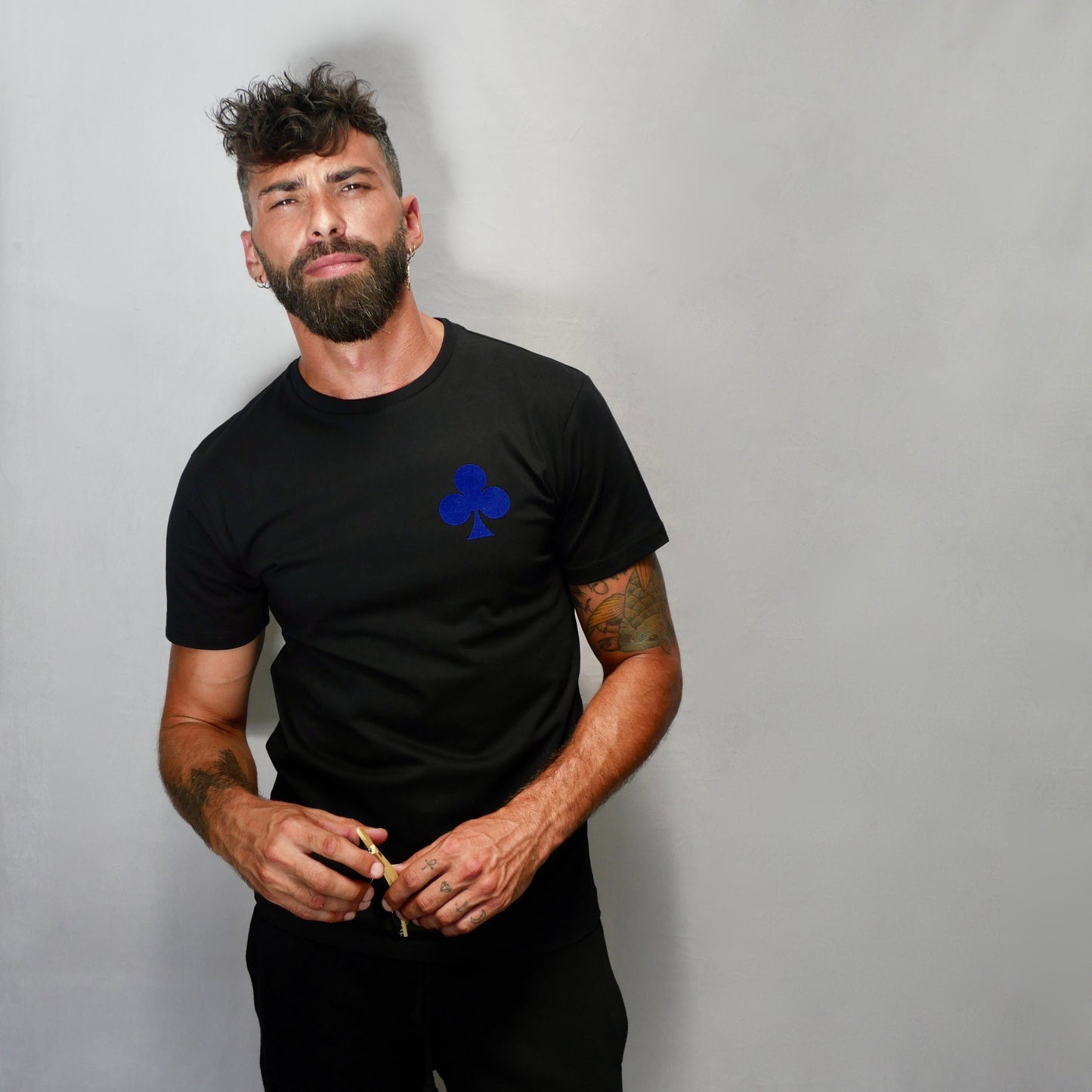 monsieurbarr t-shirt bio noir trèfle bleu effet velours fabriqué au Portugal