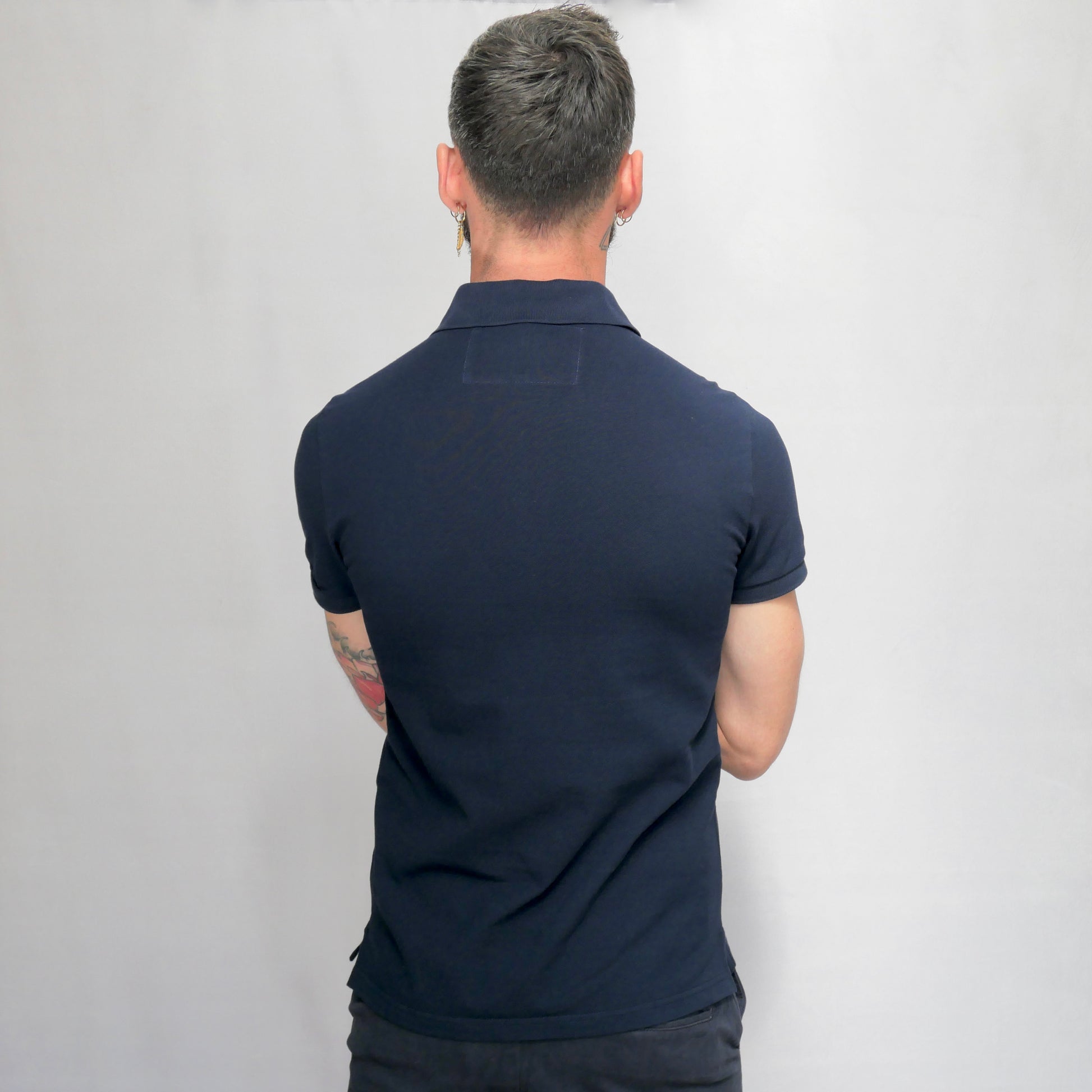 polo bio monsieurbarr fabriqué au Portugal couleur bleu marin, trèfle brodé rouge